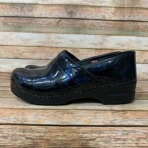 Sanitas Patent Leather Nursing Clogs